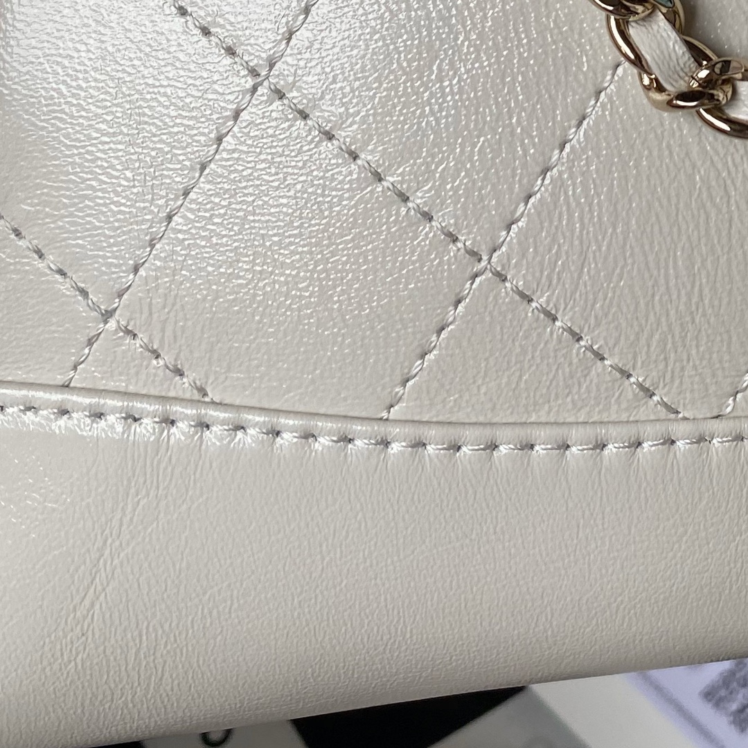 Calfskin Nano 31 Chain Shoulder Bag Handbag AP3656 White